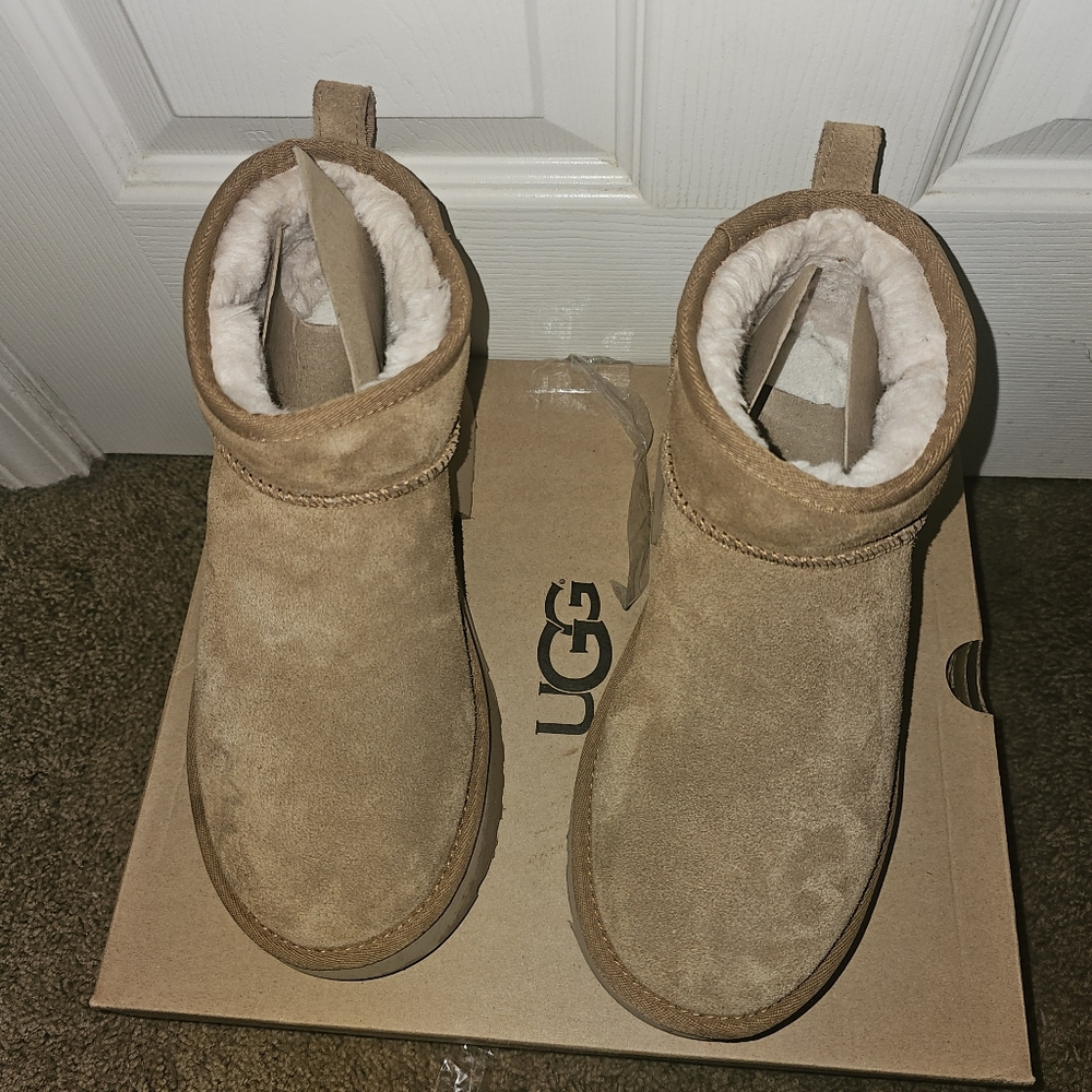 UGG CLASSIC ULTRA MINI  HEIGHTS BOOTS